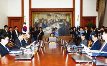 Issue | 기준금리 내린 한은, 다음 선택은 - ‘전인미답 1% 시대’ 올 듯