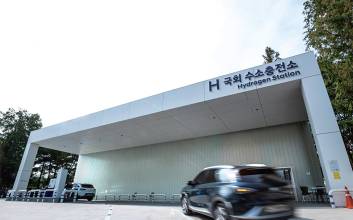 [ZOOM] 도심 한복판에서 수소차 충전