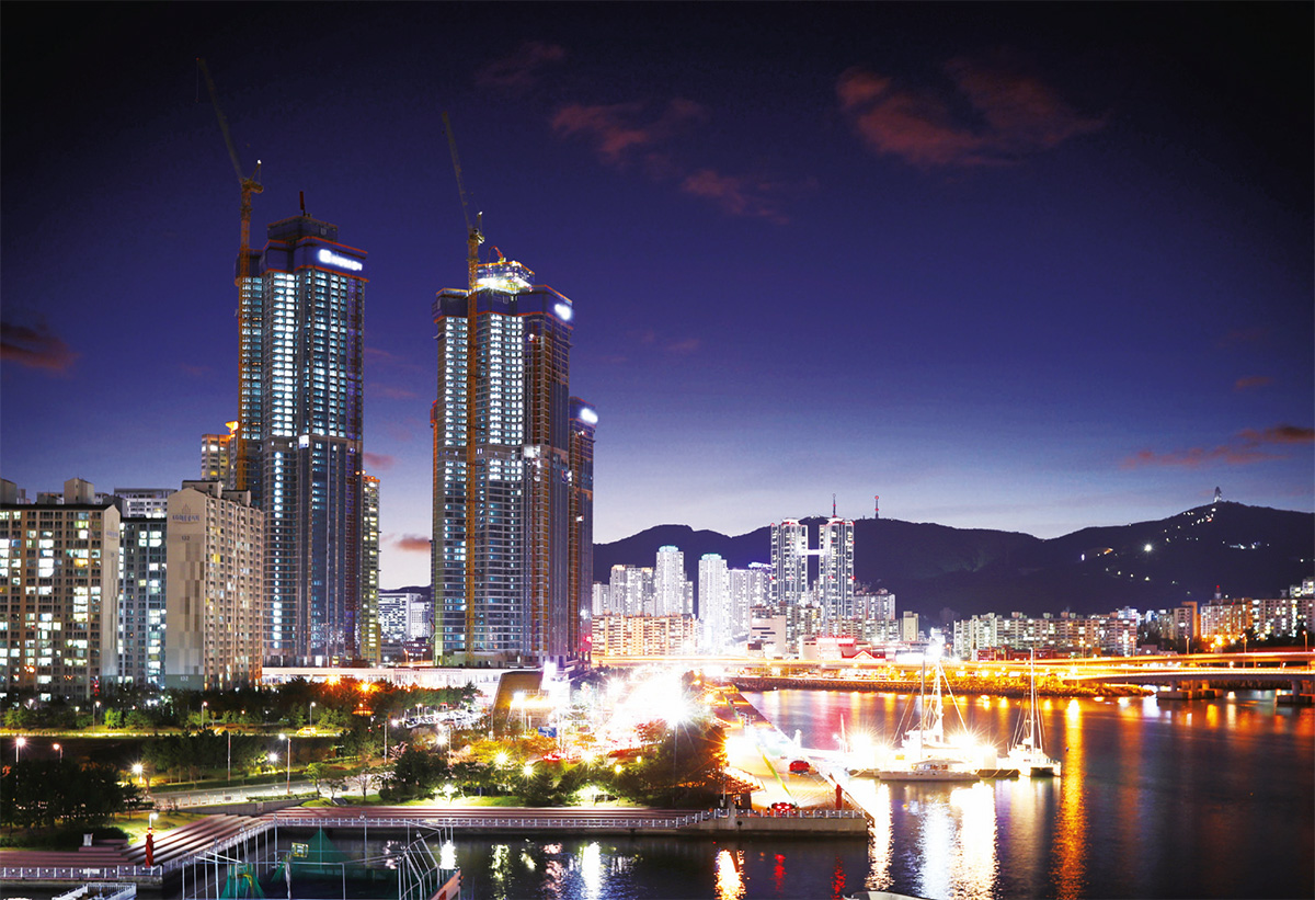 이코노미스트 - [사업영역 넓히는 권혁운 아이에스동서 회장] 대형사가 못 보는 아프리카 틈새 공략 채비