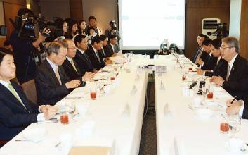 [우려와 기대 교차하는 ‘보험산업 경쟁력 강화 로드맵’] “보험료 오른다” “오히려 vs 떨어진다”