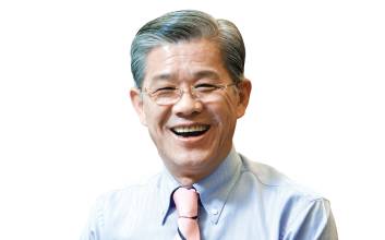 [사업 재편에 적극 나선 최신원 SK네트웍스 회장] 선택과 집중으로 미래 먹거리 확보