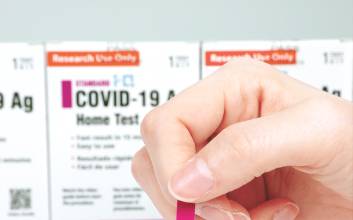 [증시이슈] 코로나 자가검사키트 첫 허가… 관련株 상한가