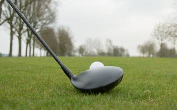 [보험톡톡] '홀인원 기념' 지출에 속 쓰리다면…'골프보험' 가입해볼까