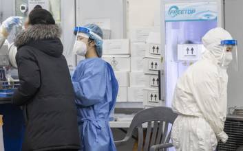 ‘휴일 급증’ 코로나19 신규 확진 4000명대…오미크론도 24명