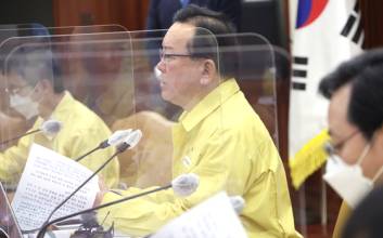 코로나 신규 확진자, ‘1만3000명’ 넘었다…하룻새 5000명 증가