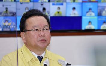 거리두기 완화 언제쯤…밤 9시 제한 등 현행 지침 2주 연장