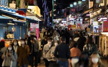 “마스크 빼고 다 풀자” 코로나 거리두기 18일부터 해제