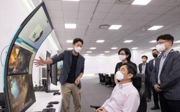 이재용, 현장 경영 광폭행보…수원사업장서 MZ세대와 파격 소통