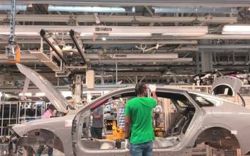 글로벌 경기 침체, 세계는 투자 유치 경쟁…韓 기업은 해외로