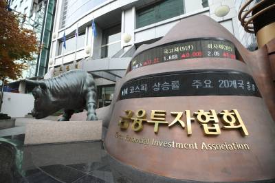 채권전문가 85% “10월 금통위 금리 동결 전망…수도권 부동산 상승 영향”