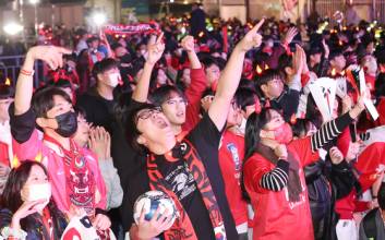 ‘축구=치맥’ 공식 통했다…월드컵에 배달앱 ‘마비’되고 치킨집 ‘함박웃음’