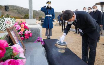 포스코그룹, 故 박태준 명예회장 11주기 현충원 참배