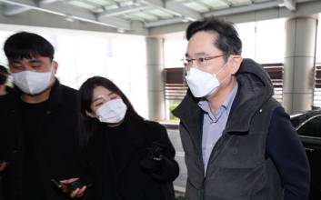 삼성 불확실성 속 내년 행보 기대되는 이재용 회장…올해의 기업인 선정