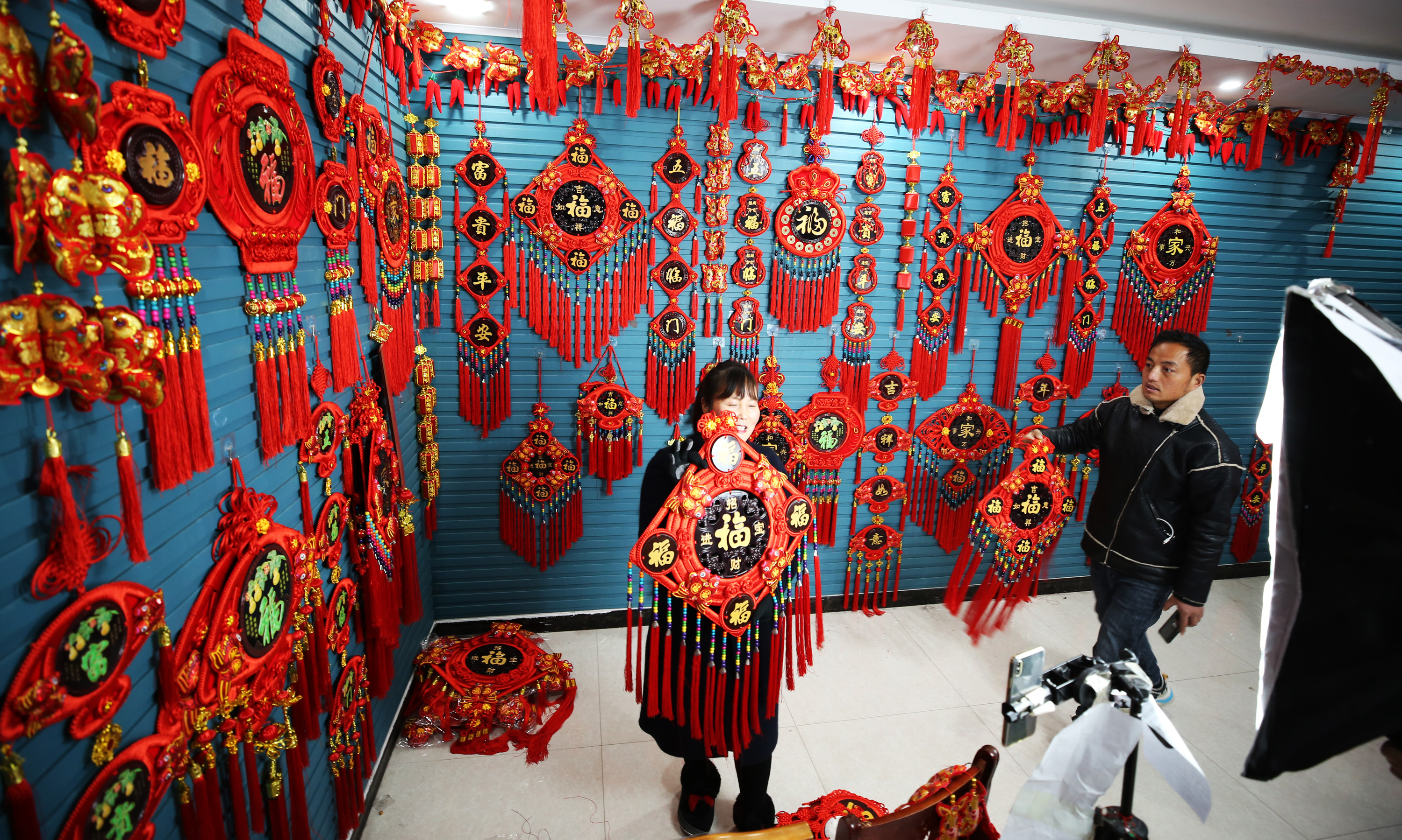 이코노미스트 - [사진] 라이브 커머스로 판매하는 중국 매듭