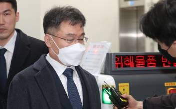 [속보] 검찰, ‘대장동 수익 은닉’ 김만배 구속영장