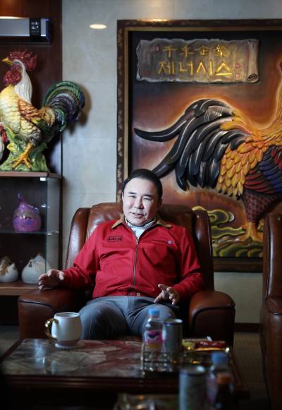 "본사가 수십억 부담"...BBQ, 치킨값 동결 약속