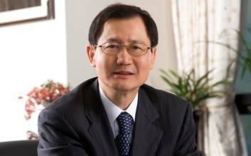 박찬구 금호석화 회장 ‘용퇴’…“무보수 명예회장으로 물러난다”