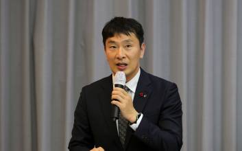 MZ세대 만난 이복현 금감원장 “묻지마 투자는 피해야”