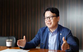 다시 뜨는 변액보험…“비과세 펀드 통장처럼 활용해야”[이코노 인터뷰]