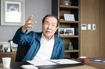 “증여 주식 반환해야”...윤동한 회장, 한국콜마 남매 분쟁 참전