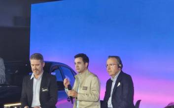 한국에 진심인 편...르노코리아, 선물 보따리 풀었다