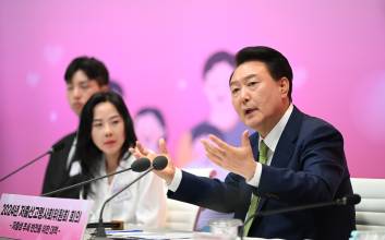 근로 시간 단축과 저출산 해소의 인과관계 [EDITOR’S LETTER]
