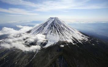 130년 관측 사상 처음…日 후지산에 벌어진 일