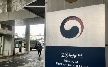 외국인 노동자 3만명 사용 신청 받는다...제조업 2만명 '최다'