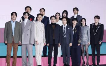“전 세계가 본다”…‘오징어 게임2’ 특수 노리는 유통가