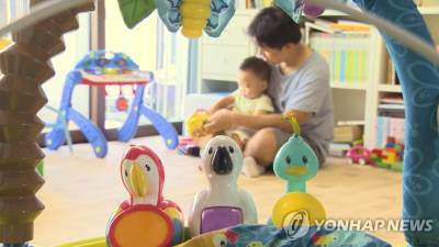 "세상 많이 변했네"…육아휴직 '3명 중 1명'은 남성