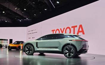 日 자동차, 美관세로 20조원 타격 입었다…영업이익 3분의 1 타격