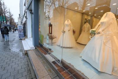 "맞벌이는 기본, 아이는 선택 아닌가요"…8년새 두배 늘었다