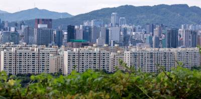 강남 아파트 '평당 1억원' 시대…정부 정책이 집값 밀어 올렸다