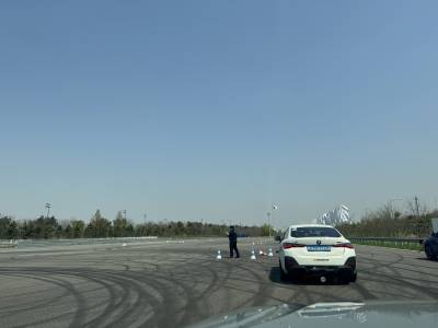 “이래도 괜찮아?”...BMW 전기차, 더 깊숙이·가장 거칠게 밟아보니 