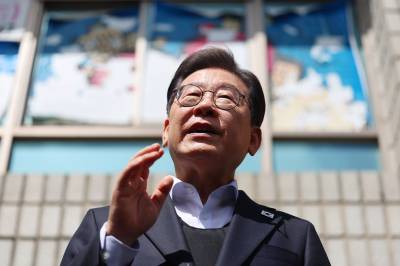 이재명 “하늘 넘어 우주로…韓, 항공·방위·우주강국 만들 것”