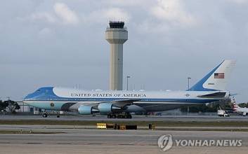 트럼프, 카타르산 '하늘의 여왕' 받나…보잉 747-8 선물 두고 외교·윤리 논란