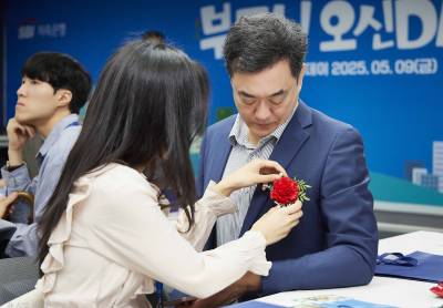 “우리 딸, 이런 데서 일해요” SBI저축은행, 부모님 초청에 사무실 ‘훈훈’