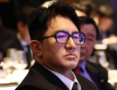 하이브, 방시혁 부정거래 혐의 조사에 급락  