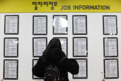 4월 취업자 넉 달 연속 증가…'양극화'에 가려진 일자리 회복