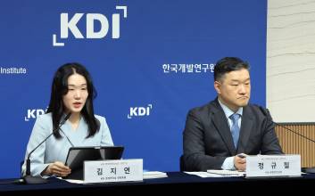 [속보] KDI 올해 성장전망 0.8%…1.6%에서 석달만에 반토막