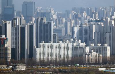 수도권 중대형 아파트 거래량 44.5% 급증…지방은 미분양 부담 가중