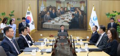 기준금리 2.50%로 낮춘 한은…“경기 방어는 필요, 집값 자극은 우려”