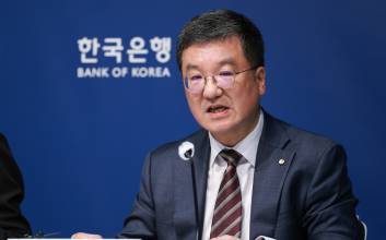 한은 “美 상호관세 철회 시 성장률 0.9% 넘을 수도”