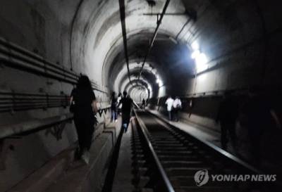 '기름통 들고 탑승'...5호선 지하철 방화 용의자 체포