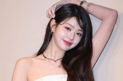 아이브 장원영 효과 '톡톡'…연매출 1조원 눈앞, 정체는