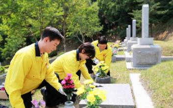 아성다이소, 호국보훈의 달 맞아 국립서울현충원 묘역 정화 활동