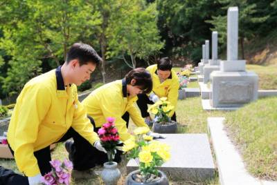 아성다이소, 호국보훈의 달 맞아 국립서울현충원 묘역 정화 활동