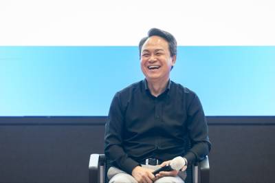 “하반기 경영 화두는 AI” – 진옥동 회장, ‘AI 실전 역량’ 특명 지시