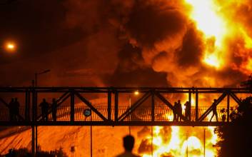 이스라엘-이란 무력 충돌 여파에 국제유가 급등…금값도 최고가 근접