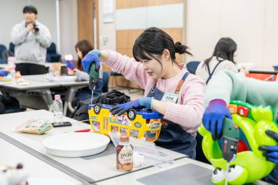 "여성과 아동, 나라사랑 최적화"...롯데, 고객 사랑 사회 환원